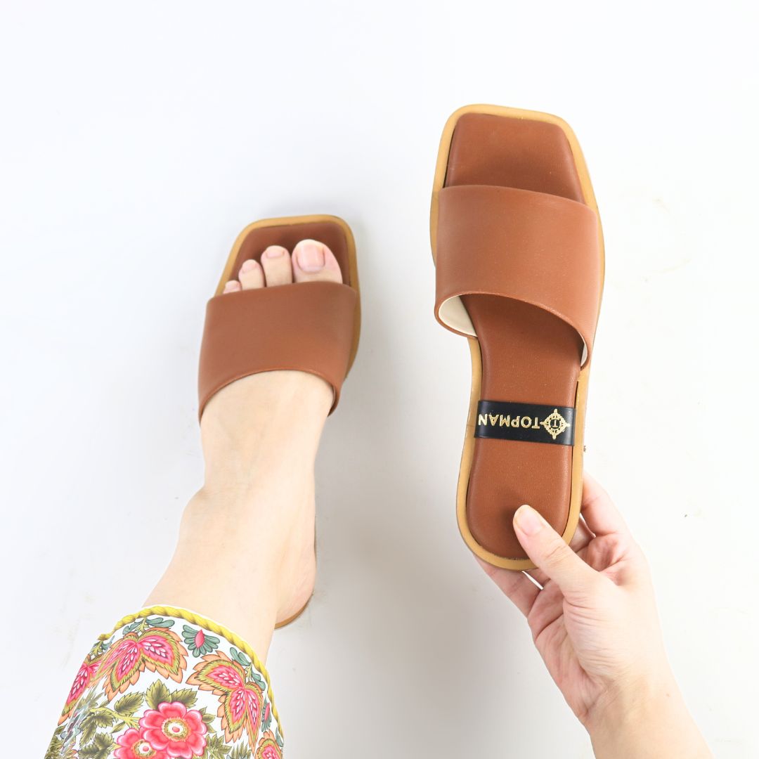 Brown Bliss Flats