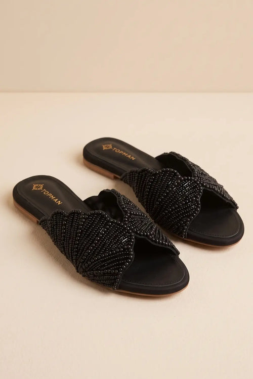 Celistra – Black