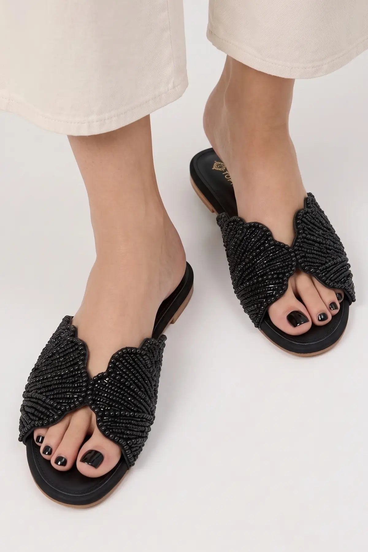 Celistra – Black