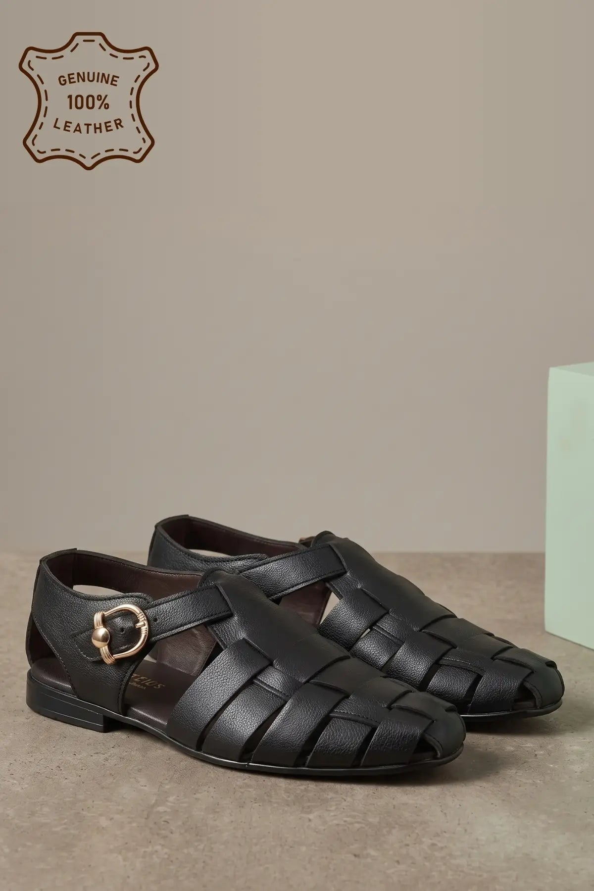 Novar – Black