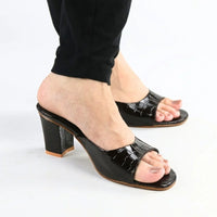 Women’s glossy dark brown Heels
