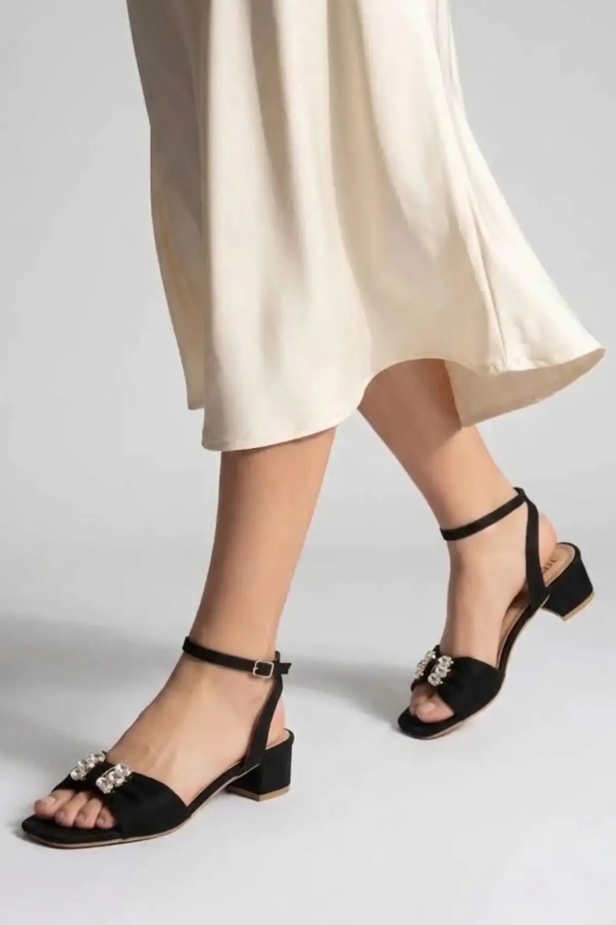 Elora – Black