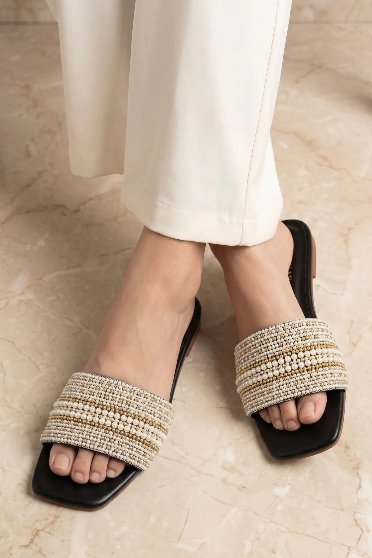 Aurelia – Black